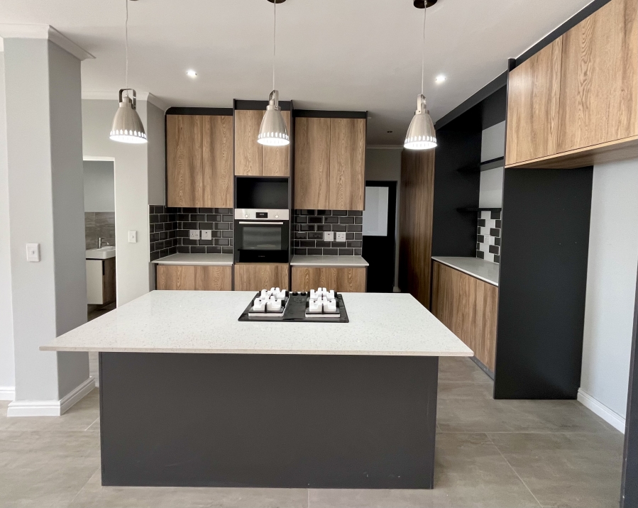 To Let 4 Bedroom Property for Rent in Sandown Western Cape
